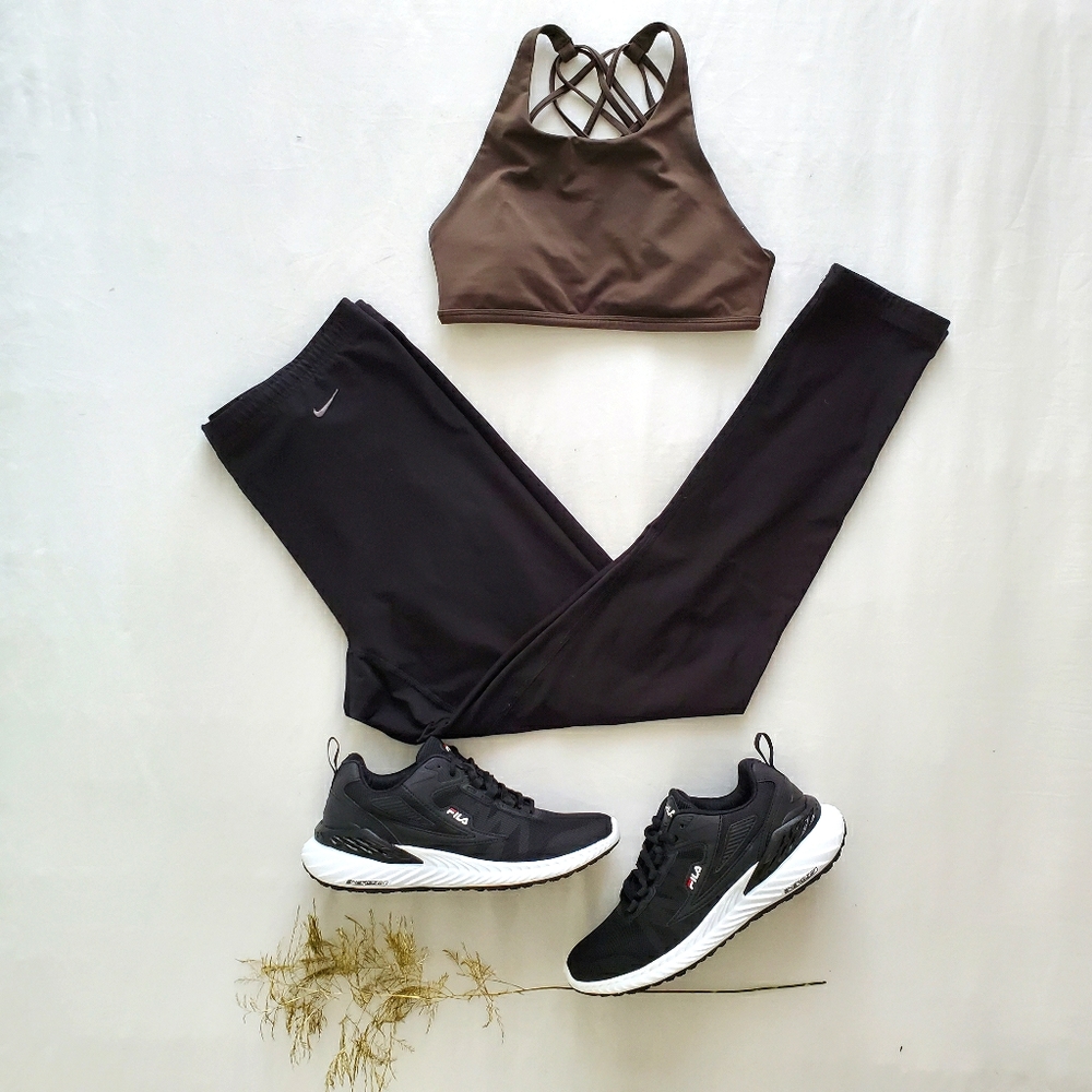 🌞 Lululemon strappy sports bra in olive green 🖤